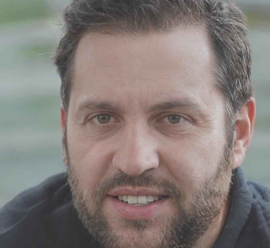 Portrait de Marc Dubois, utilisateur satisfait